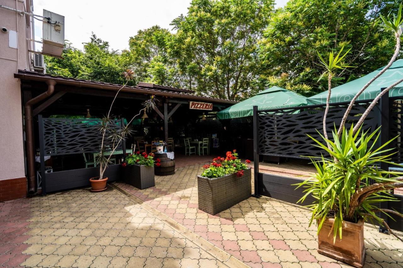 Hotel Tex Club Botosani Exterior photo